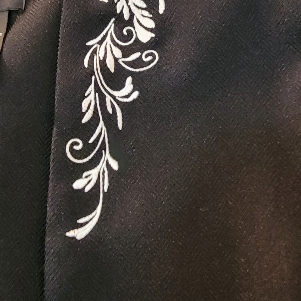 Ladies Jacket - Picture 4 of 10